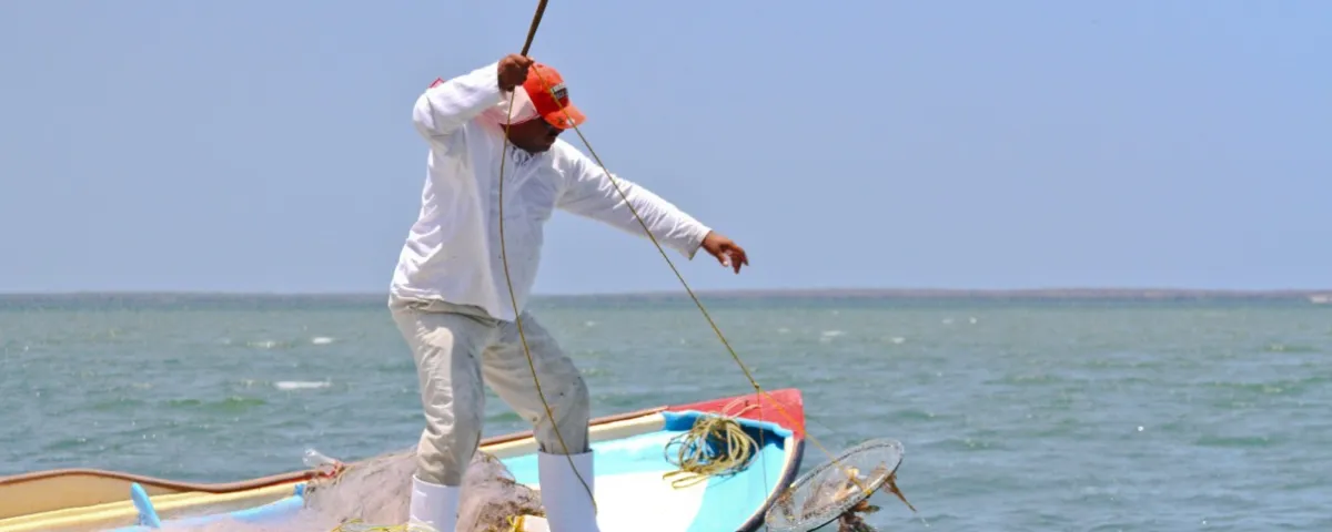 Gobierno de México respalda a pescadores afectados por derrame en el Golfo de México
