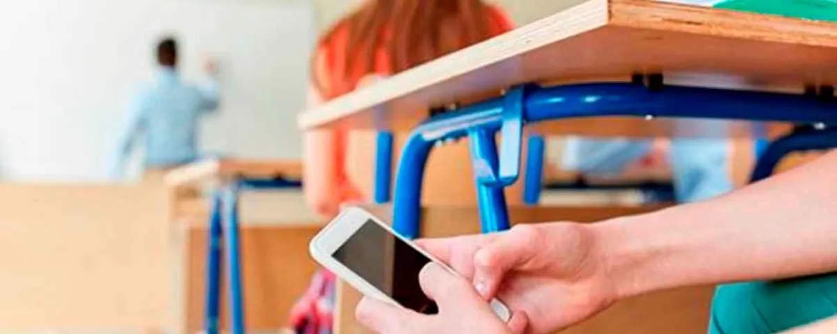 En aulas, limitan celulares y tabletas
