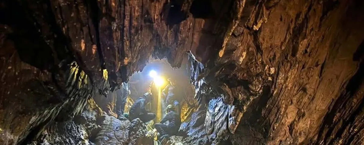 Milagro en Laos: rescatan a mineros atrapados 10 días en cueva; siguen desaparecidos