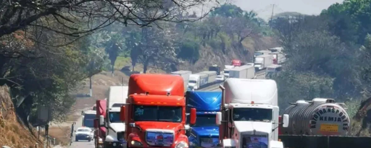 Transportistas realizarán megamarcha en México: cuándo es, qué exigen y carreteras afectadas